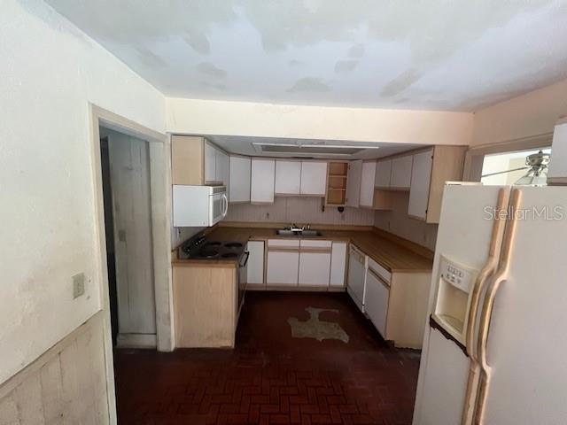 Image 8 of 20 For 14704 Carnation Drive