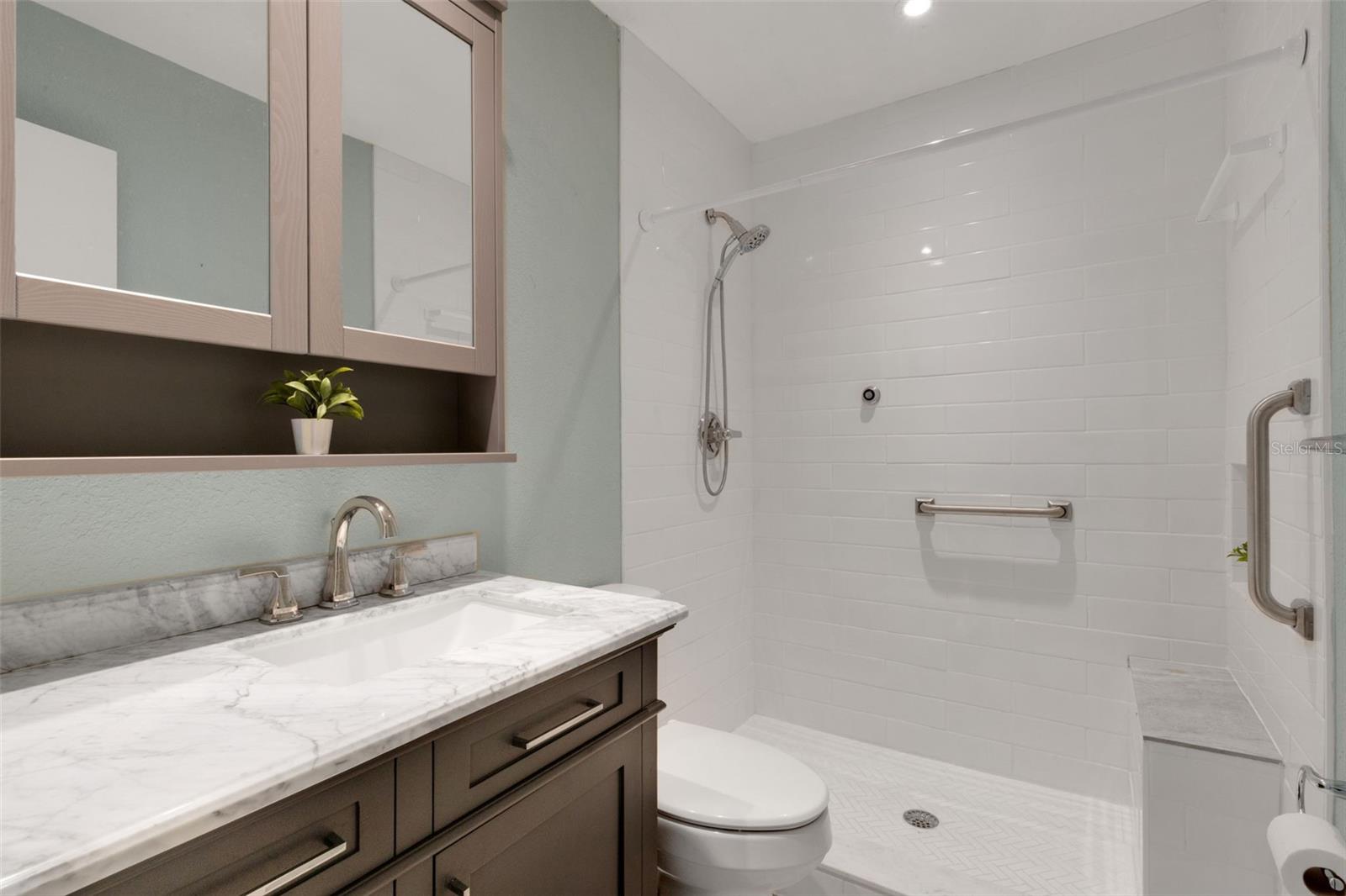 Image 23 of 65 For 4215 Bay Drive 203