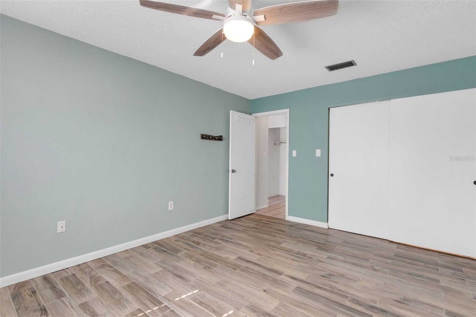 Image 28 of 65 For 4215 Bay Drive 203