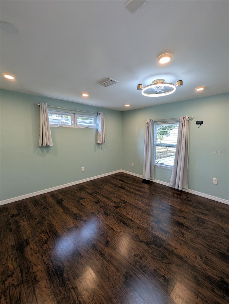 Listing photo id 9 for 3530 8th Avenue N