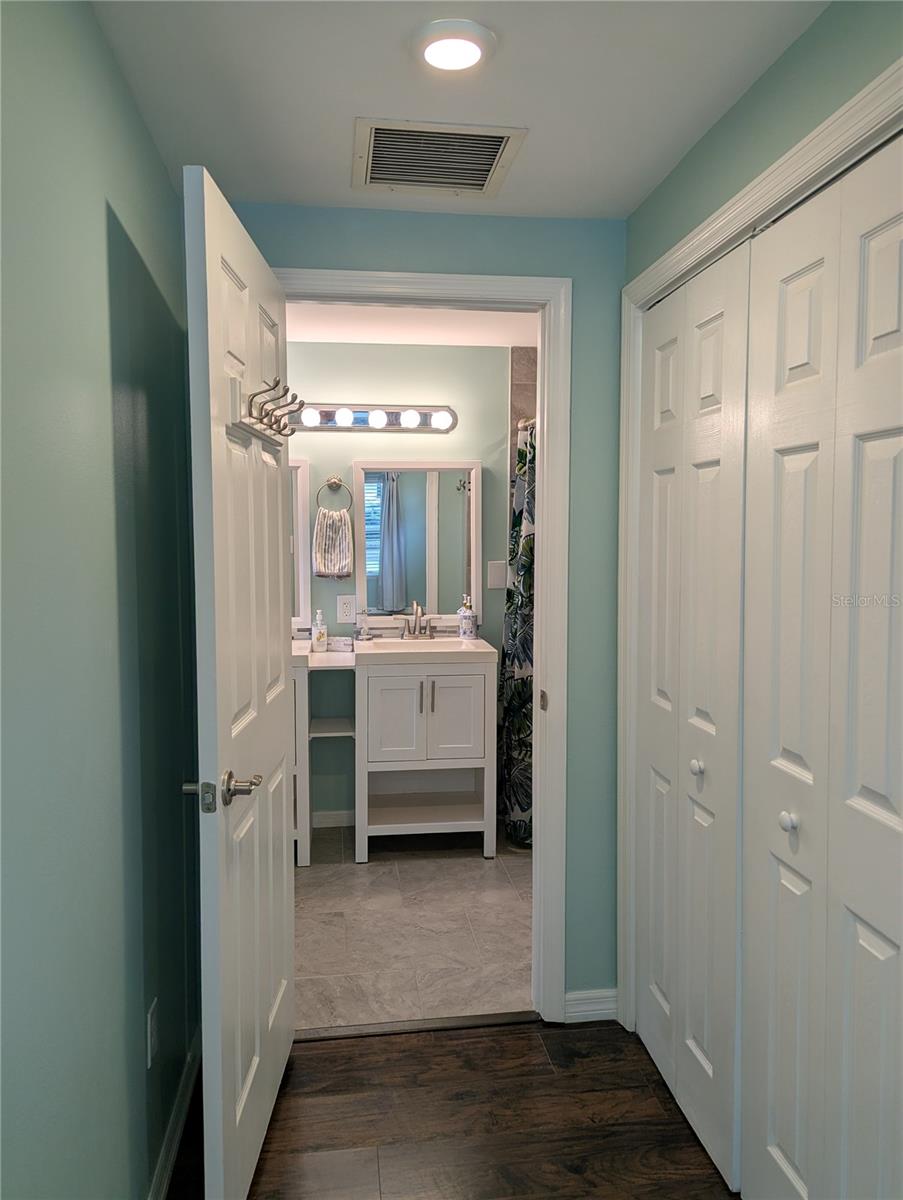 Listing photo id 12 for 3530 8th Avenue N