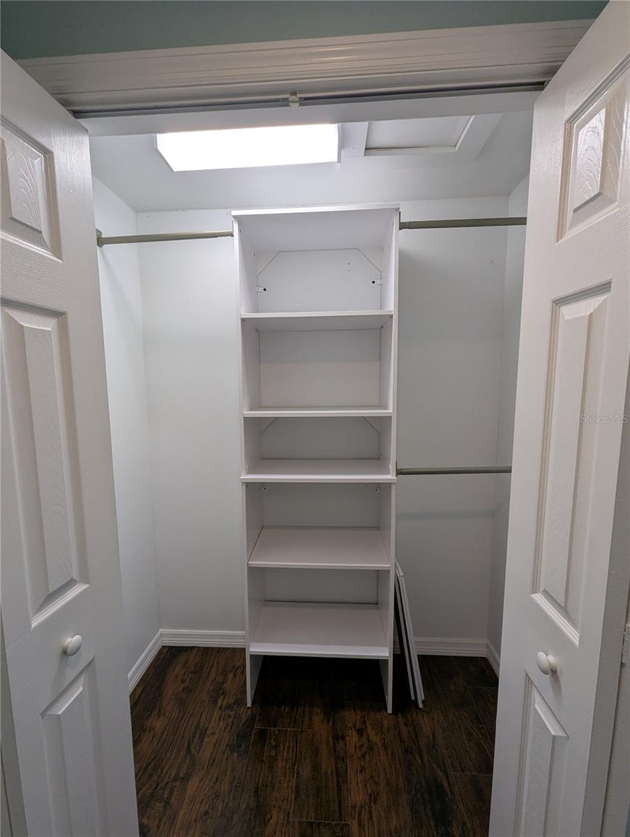 Listing photo id 13 for 3530 8th Avenue N