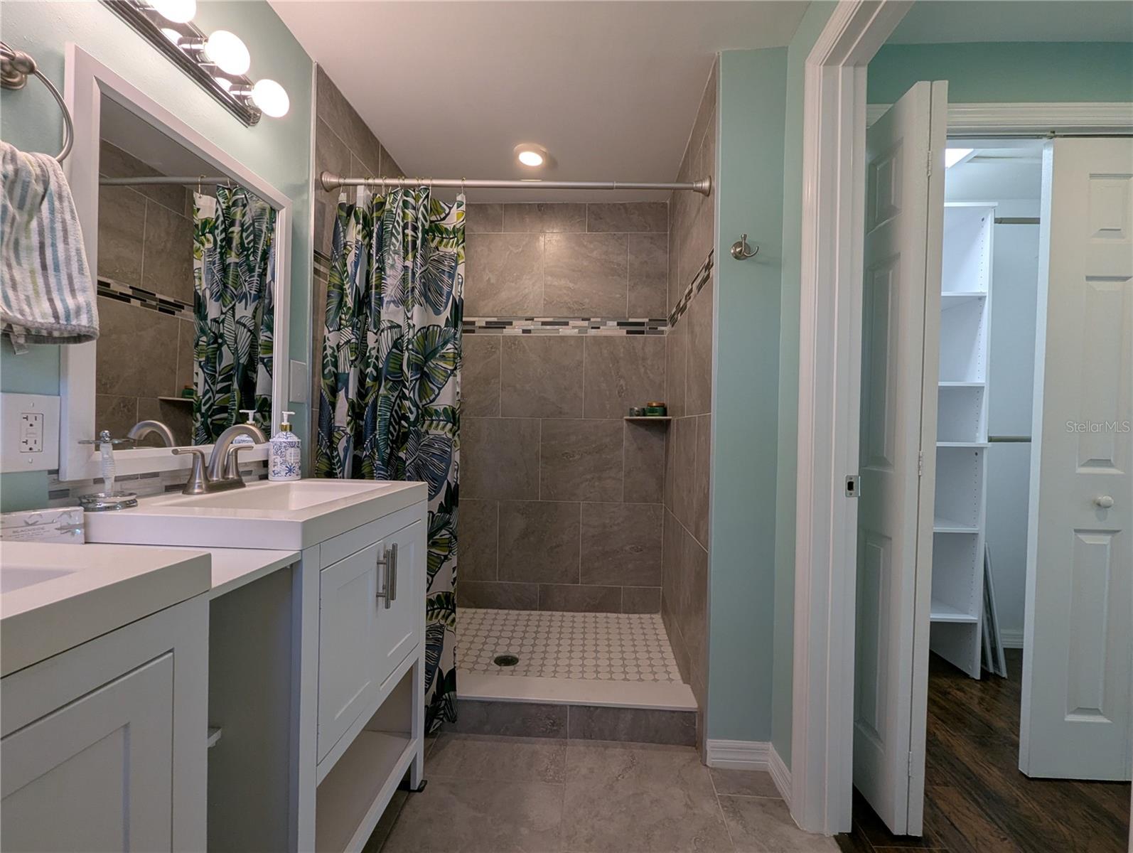 Listing photo id 14 for 3530 8th Avenue N