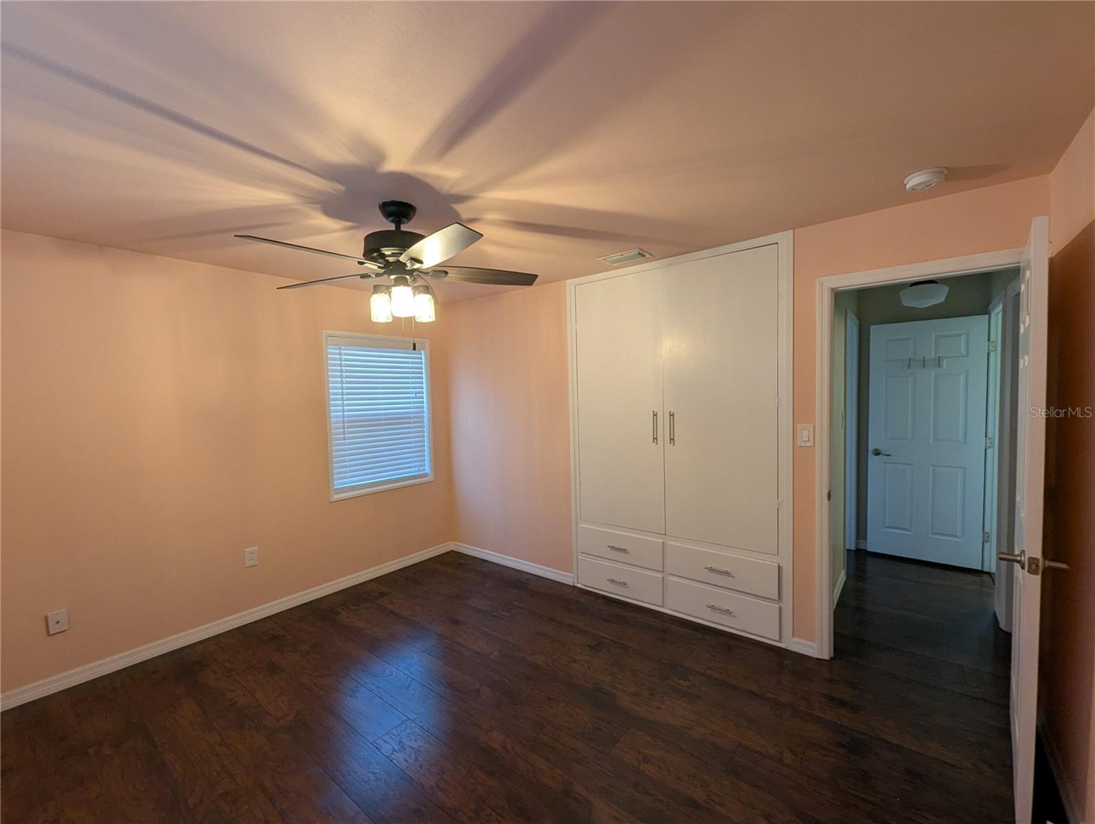 Listing photo id 16 for 3530 8th Avenue N