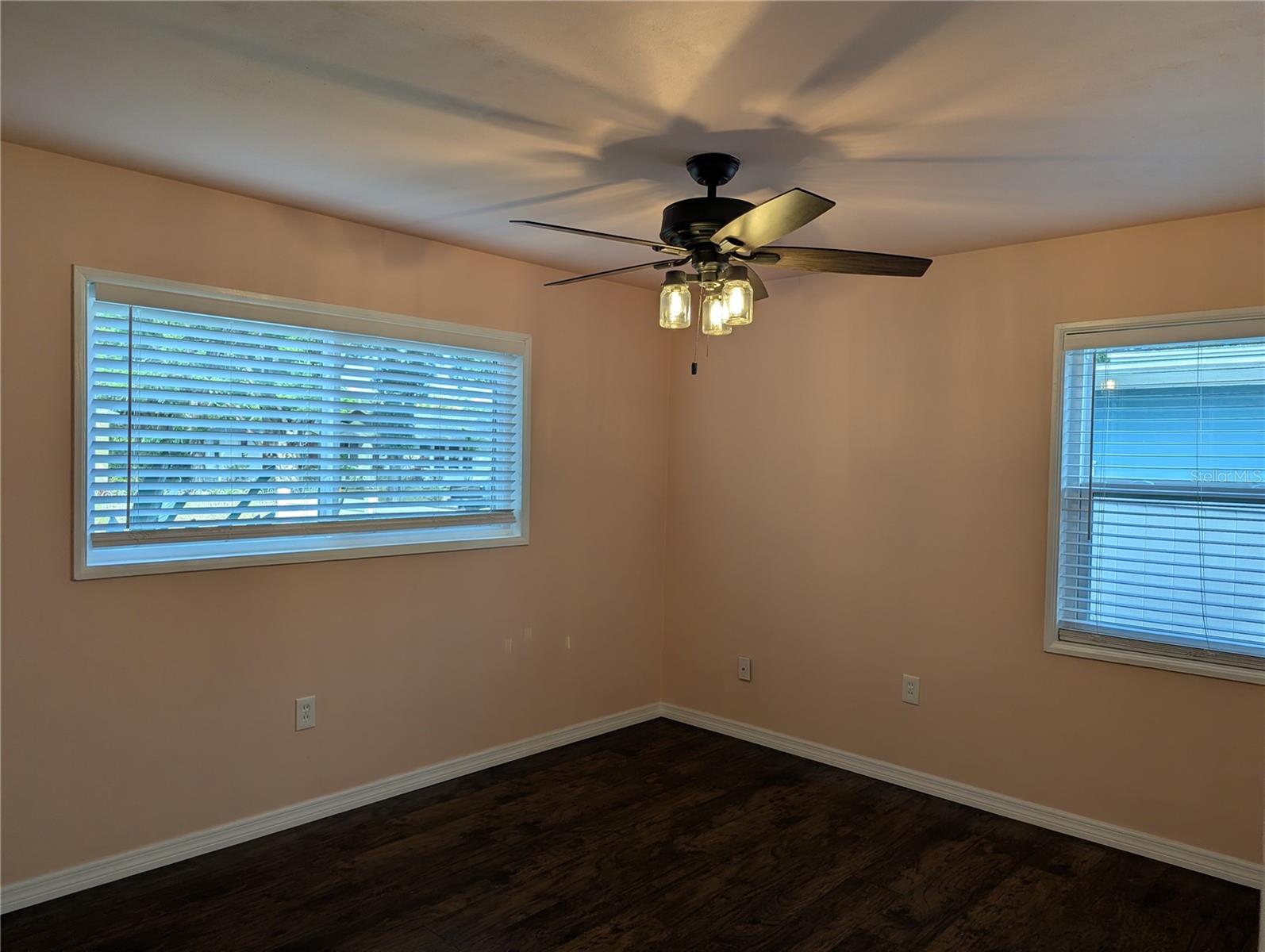 Listing photo id 17 for 3530 8th Avenue N