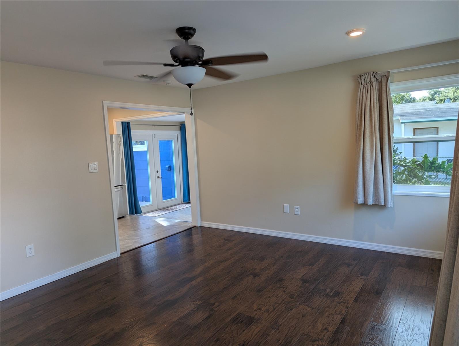 Listing photo id 2 for 3530 8th Avenue N