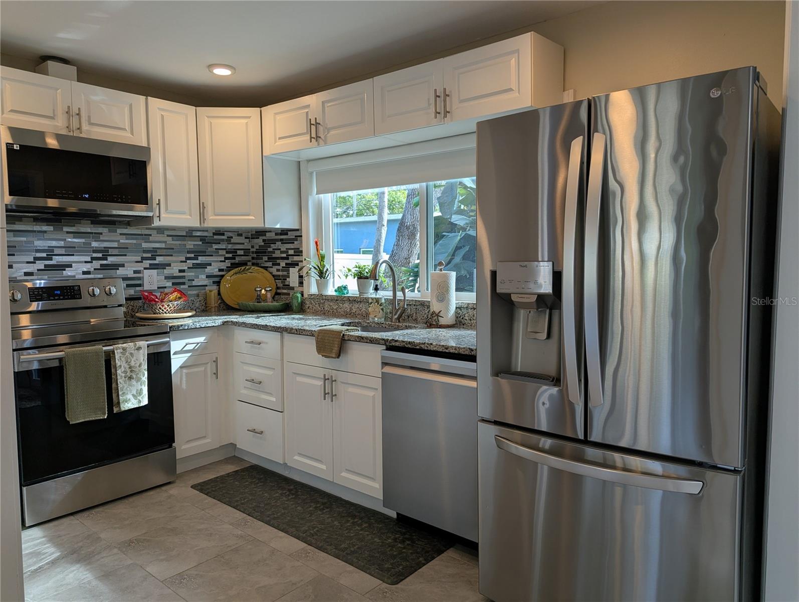 Listing photo id 4 for 3530 8th Avenue N