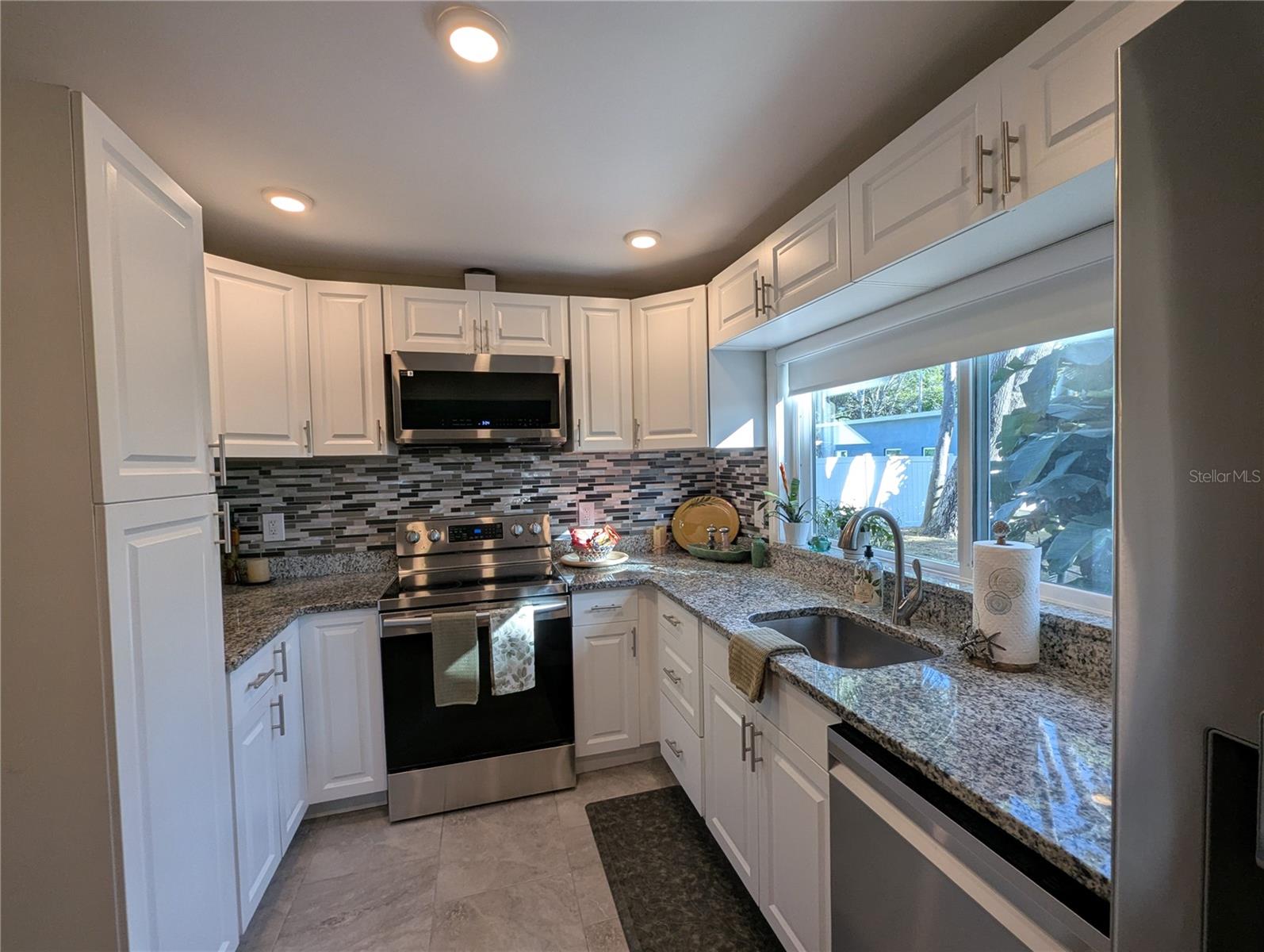 Listing photo id 5 for 3530 8th Avenue N