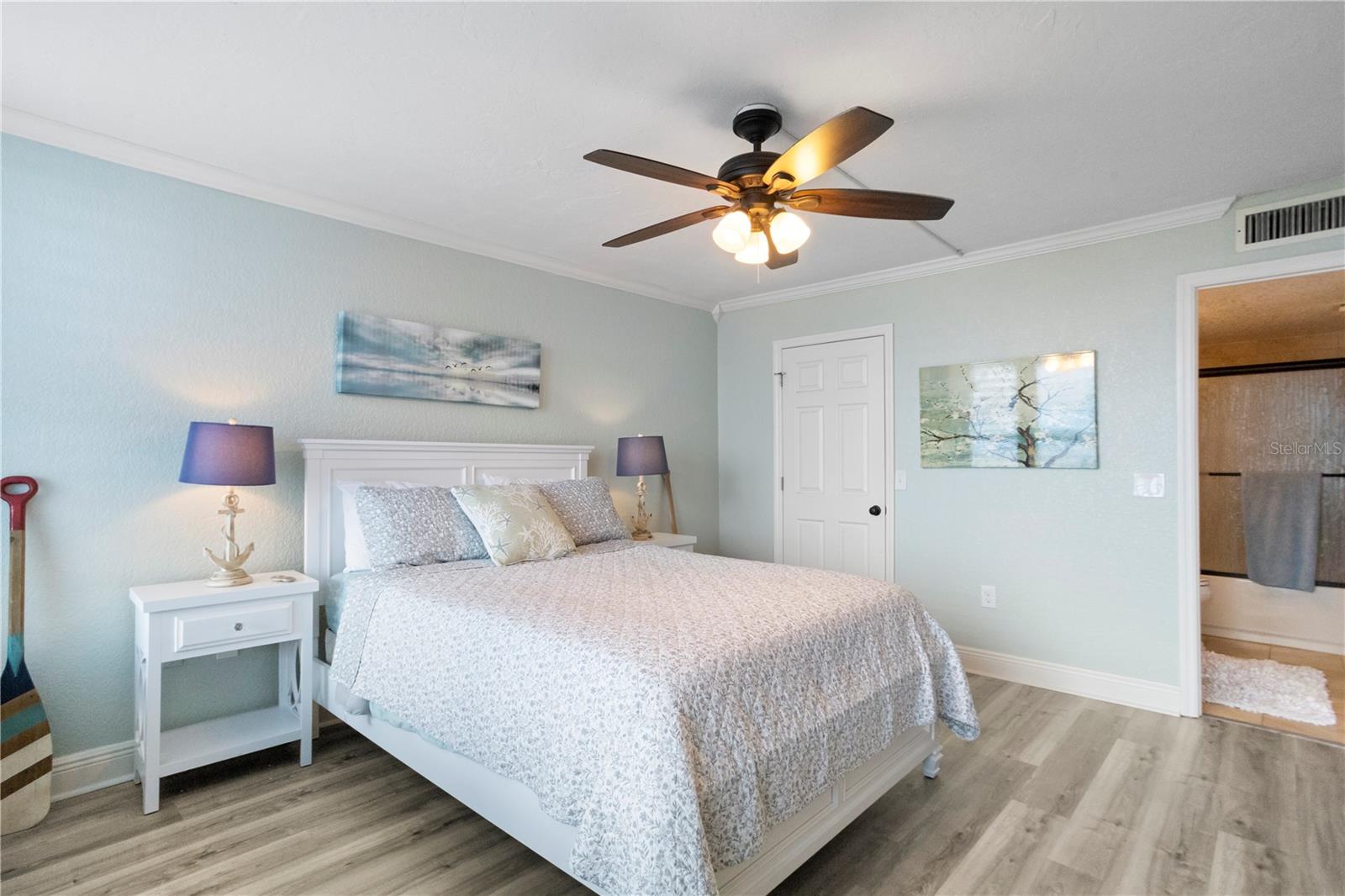 Image 17 of 32 For 18304 Gulf Boulevard 408