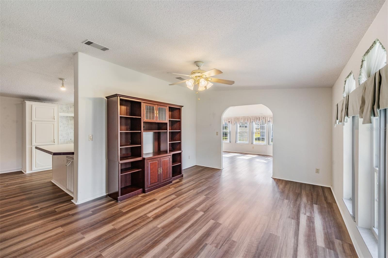 Image 4 of 44 For 37422 Neukom Avenue