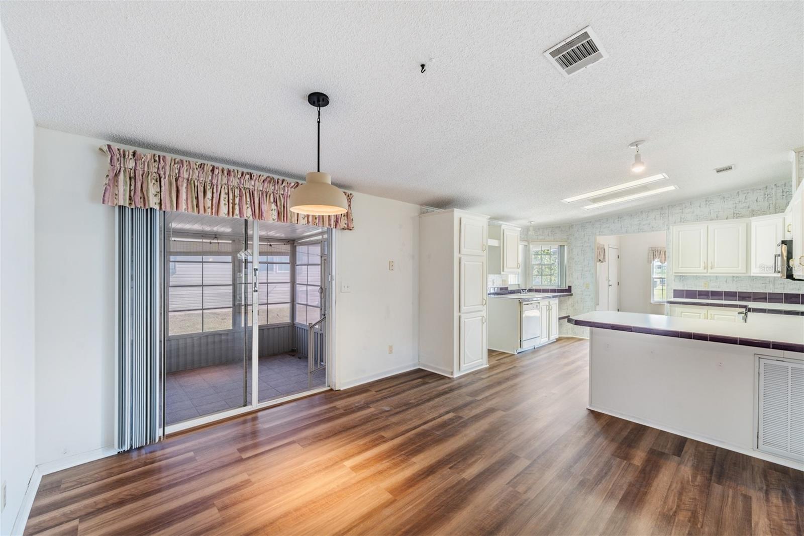 Image 5 of 44 For 37422 Neukom Avenue