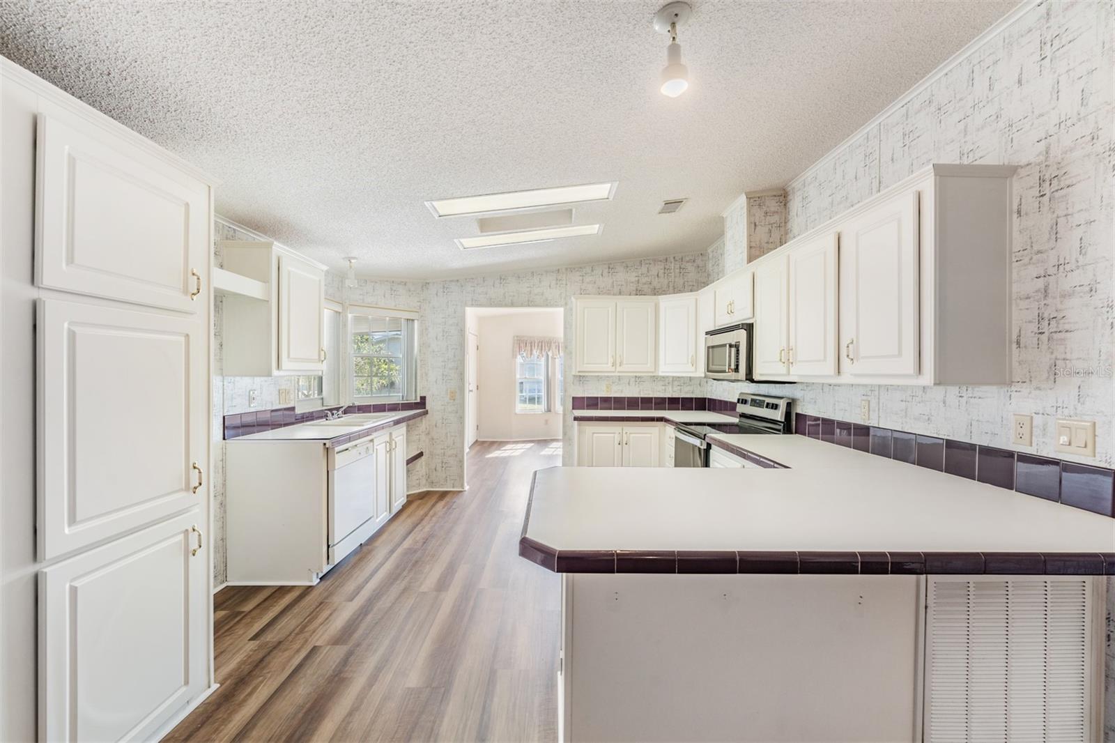 Image 8 of 44 For 37422 Neukom Avenue