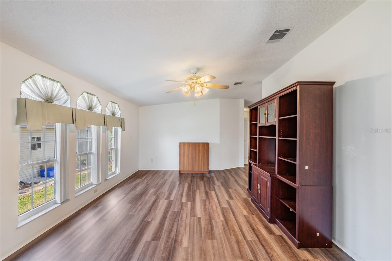 Image 9 of 44 For 37422 Neukom Avenue