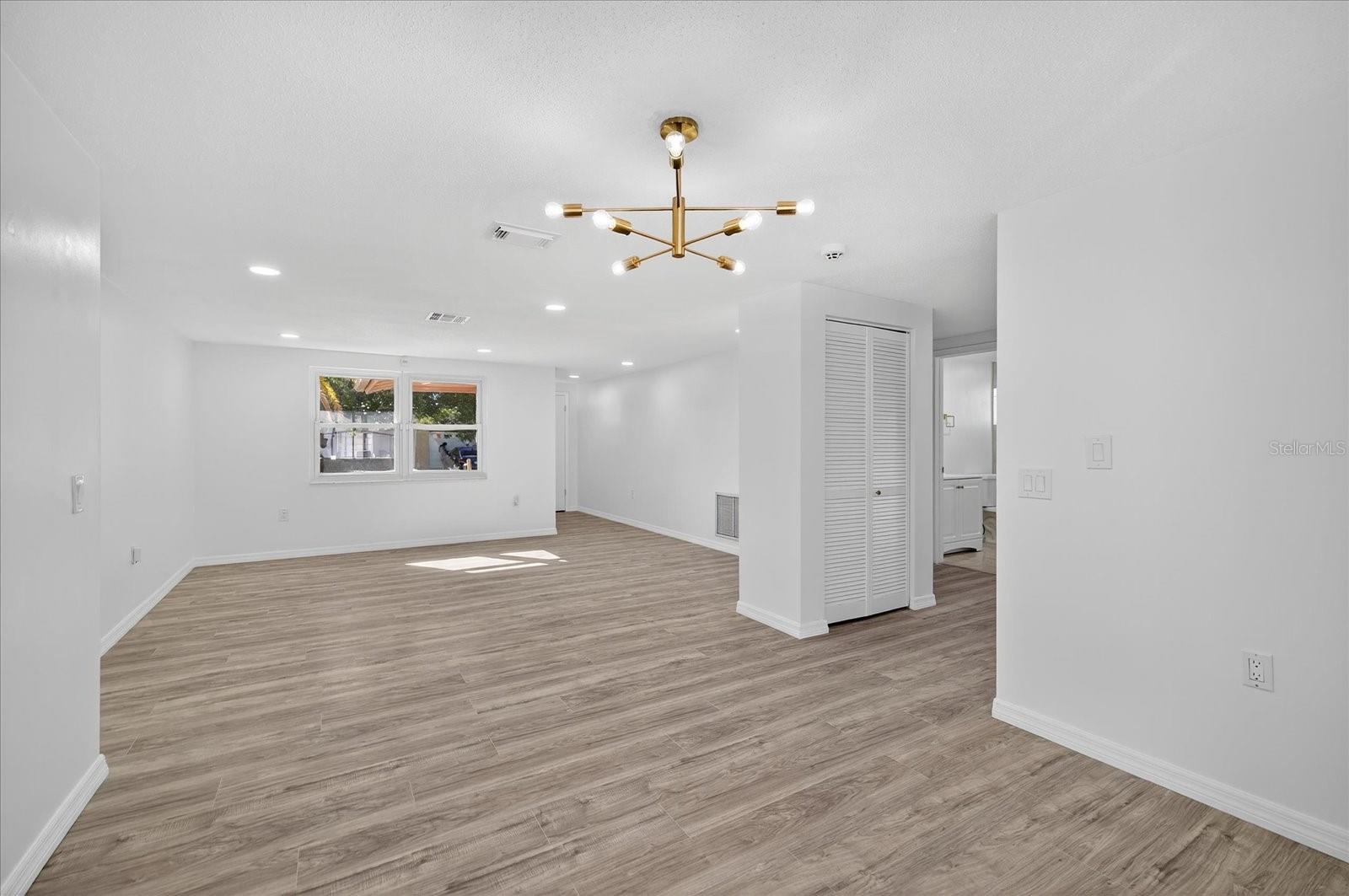 Image 11 of 35 For 6923 Tierra Verde Street