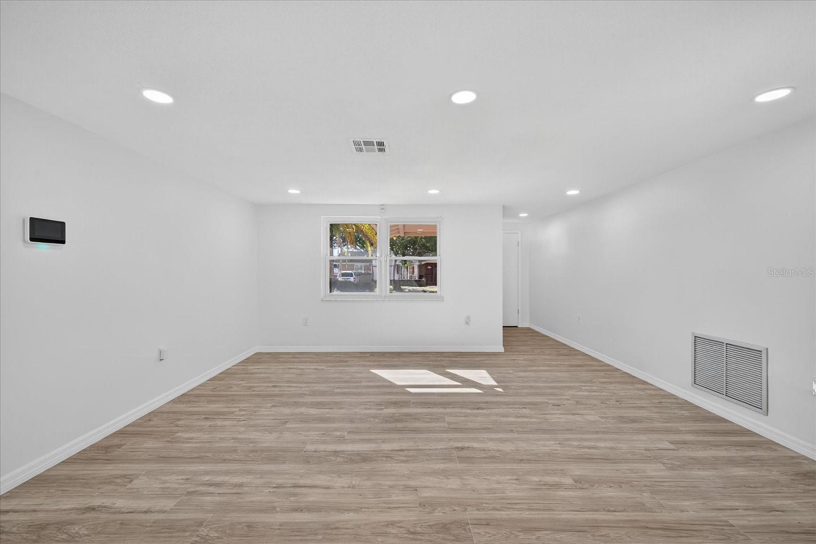 Image 12 of 35 For 6923 Tierra Verde Street