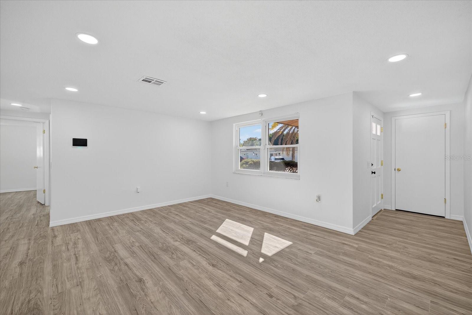 Image 13 of 35 For 6923 Tierra Verde Street