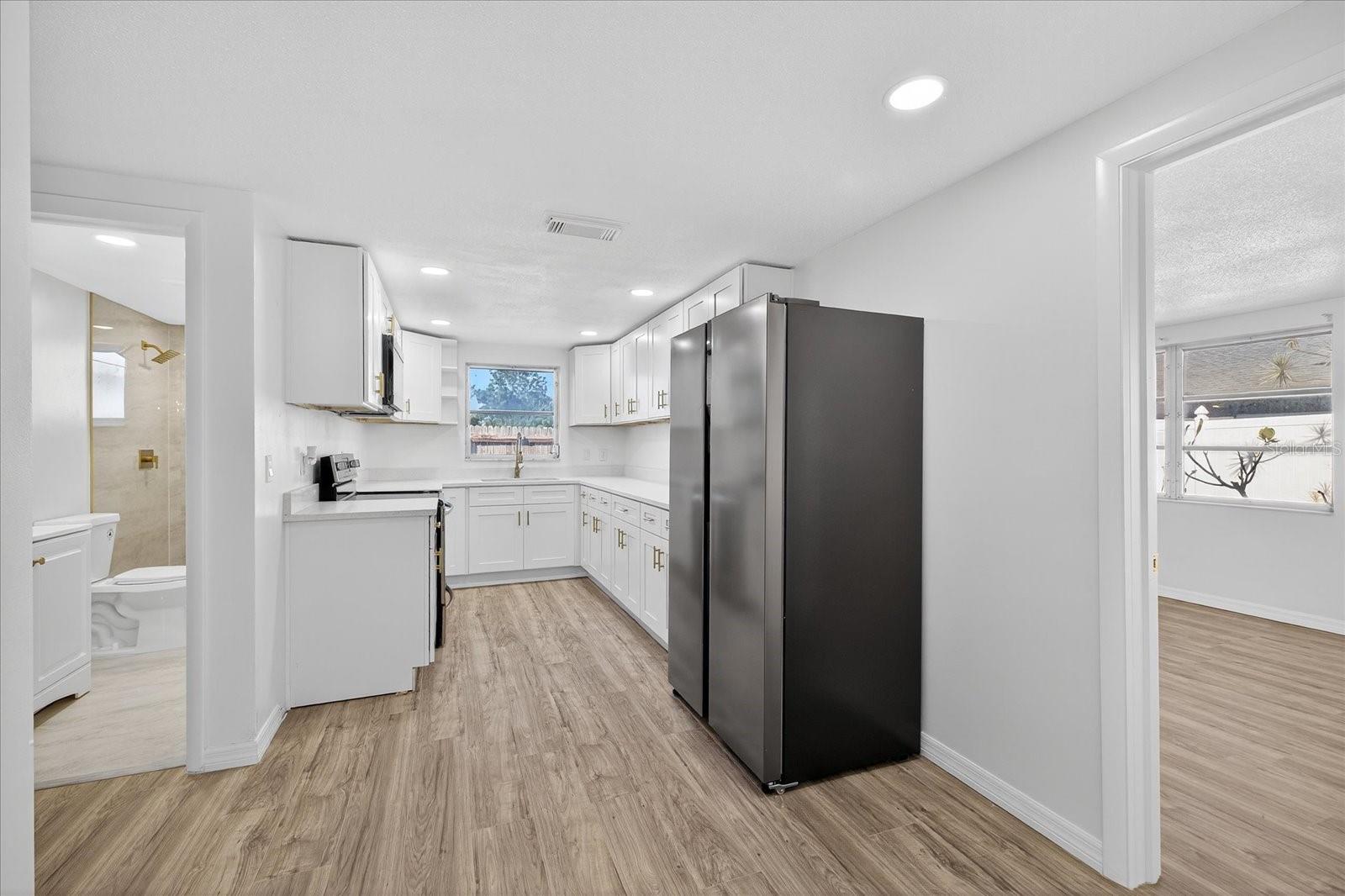 Image 20 of 35 For 6923 Tierra Verde Street