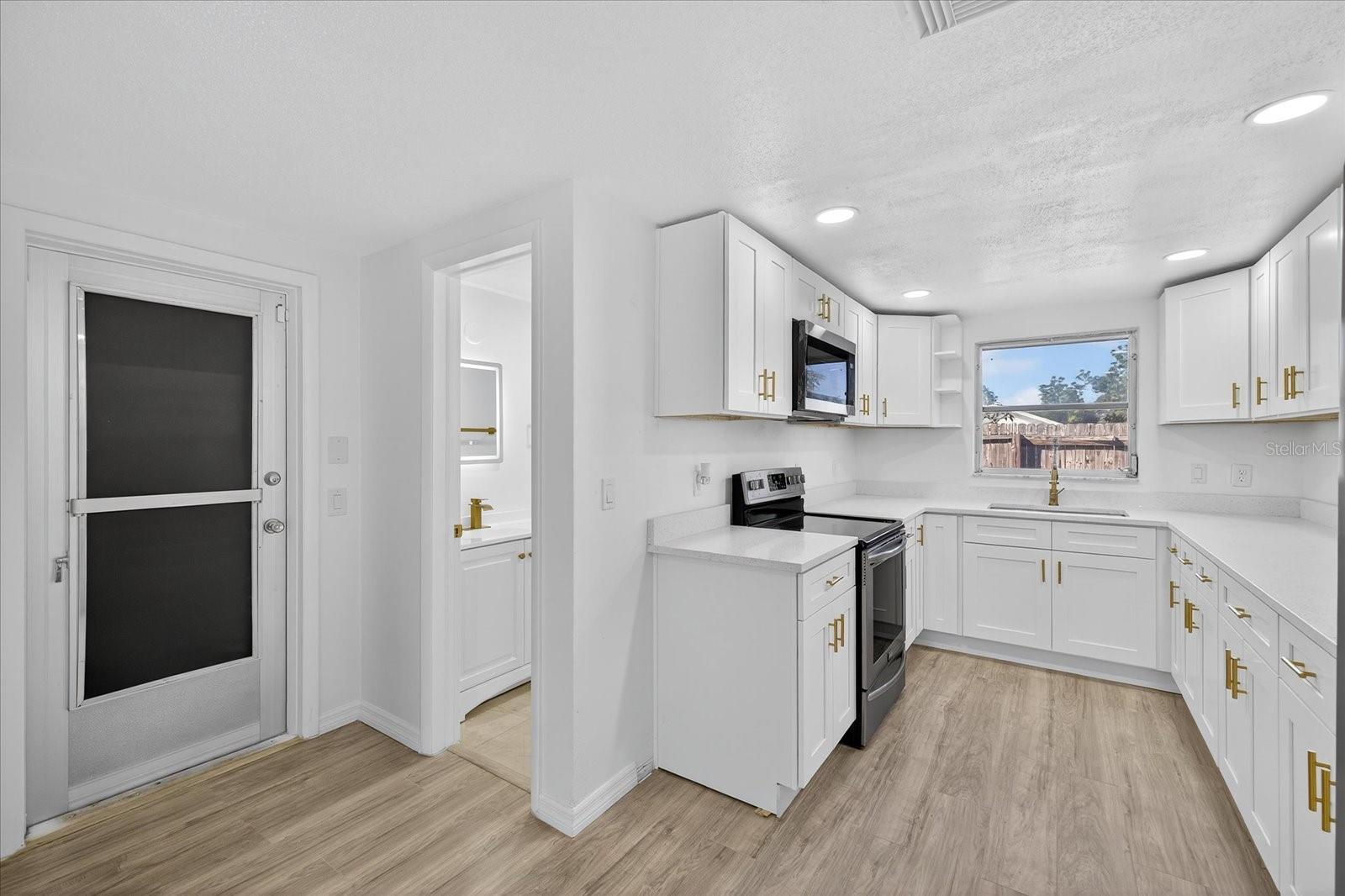 Image 21 of 35 For 6923 Tierra Verde Street