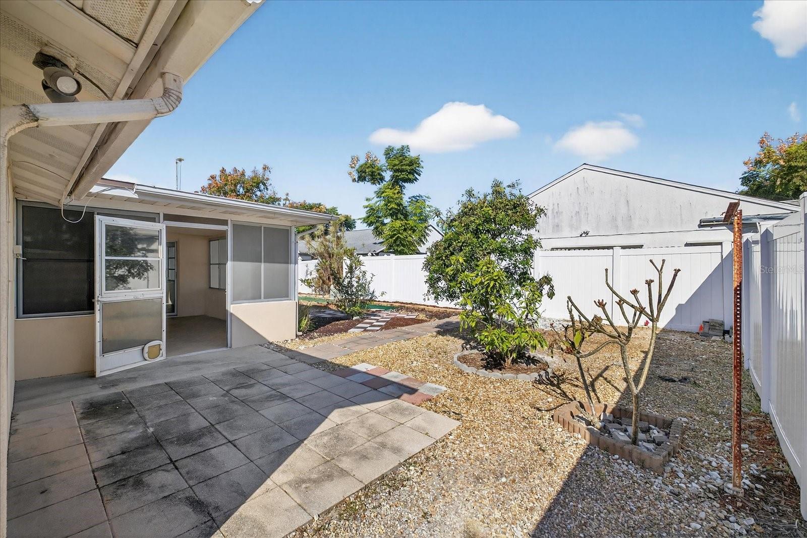 Image 29 of 35 For 6923 Tierra Verde Street