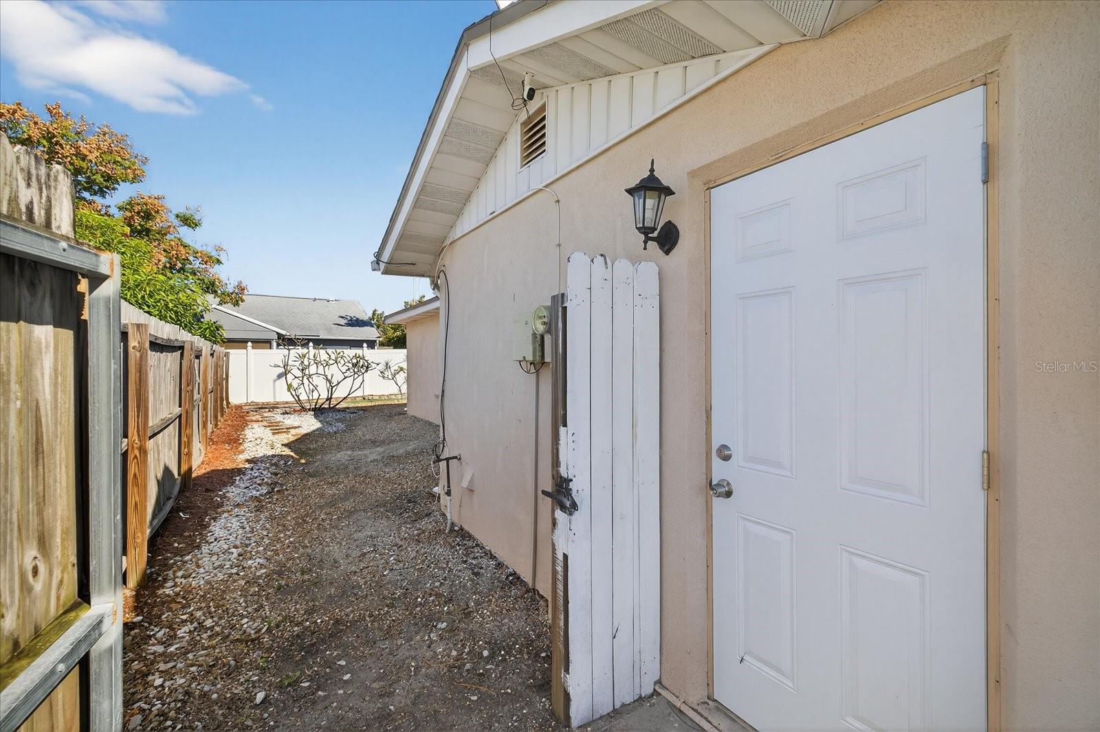 Image 31 of 35 For 6923 Tierra Verde Street