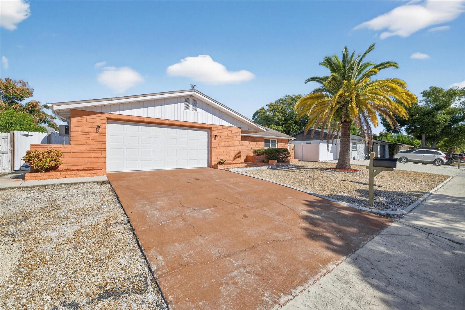 Image 6 of 35 For 6923 Tierra Verde Street