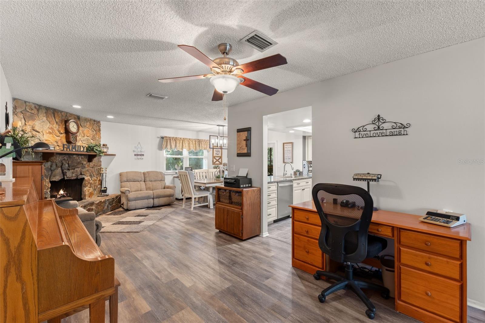 Image 17 of 33 For 112 Meadowcross Drive