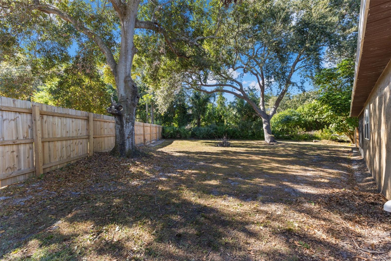 Image 29 of 33 For 112 Meadowcross Drive