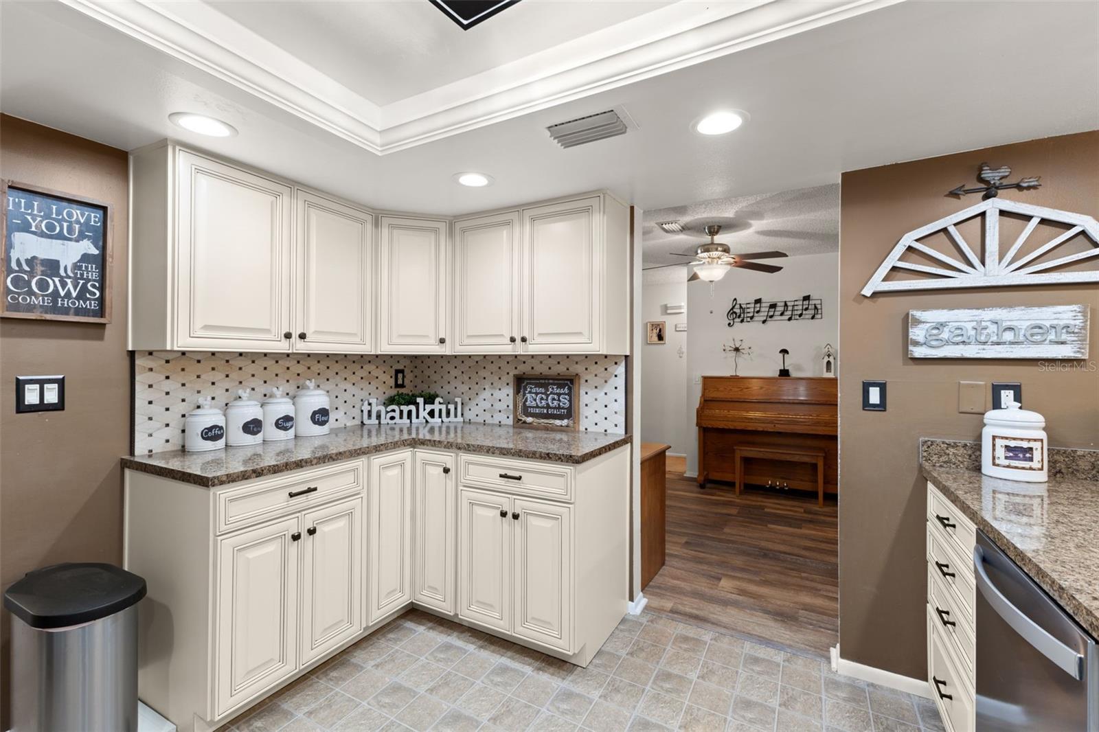 Image 7 of 33 For 112 Meadowcross Drive