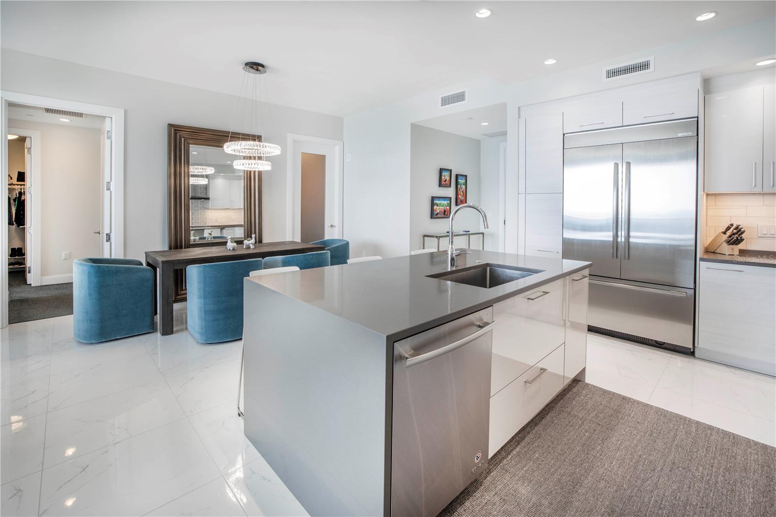 Listing photo id 12 for 100 1st Avenue N 1804