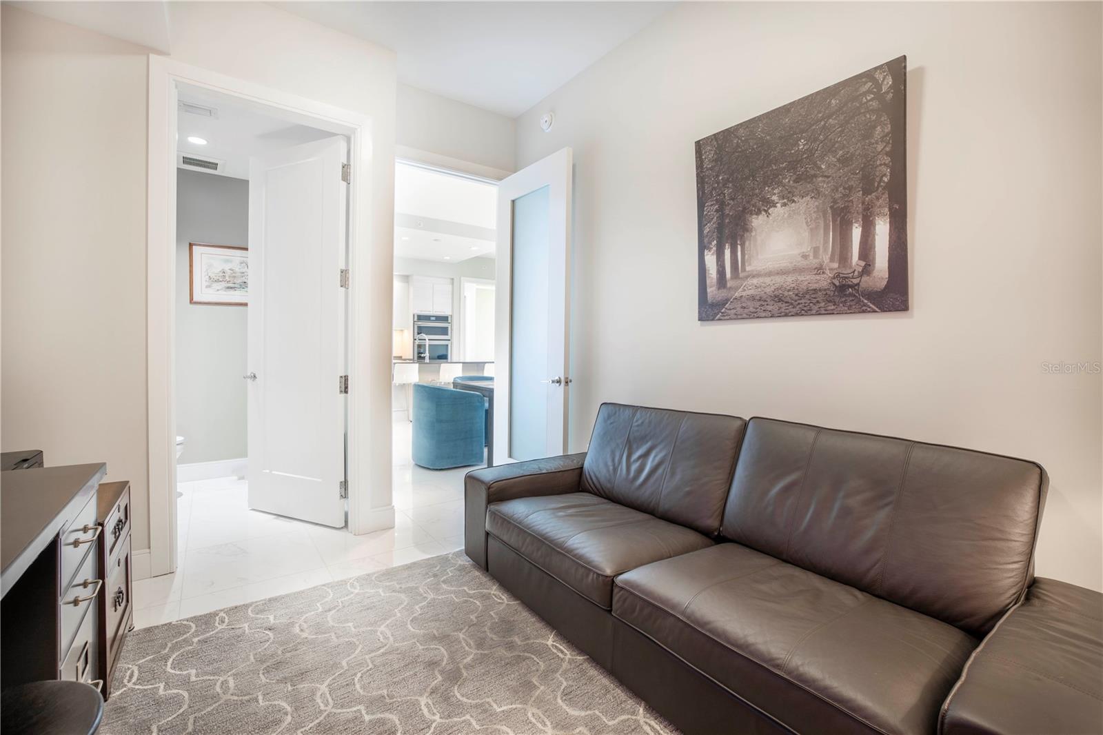 Listing photo id 15 for 100 1st Avenue N 1804