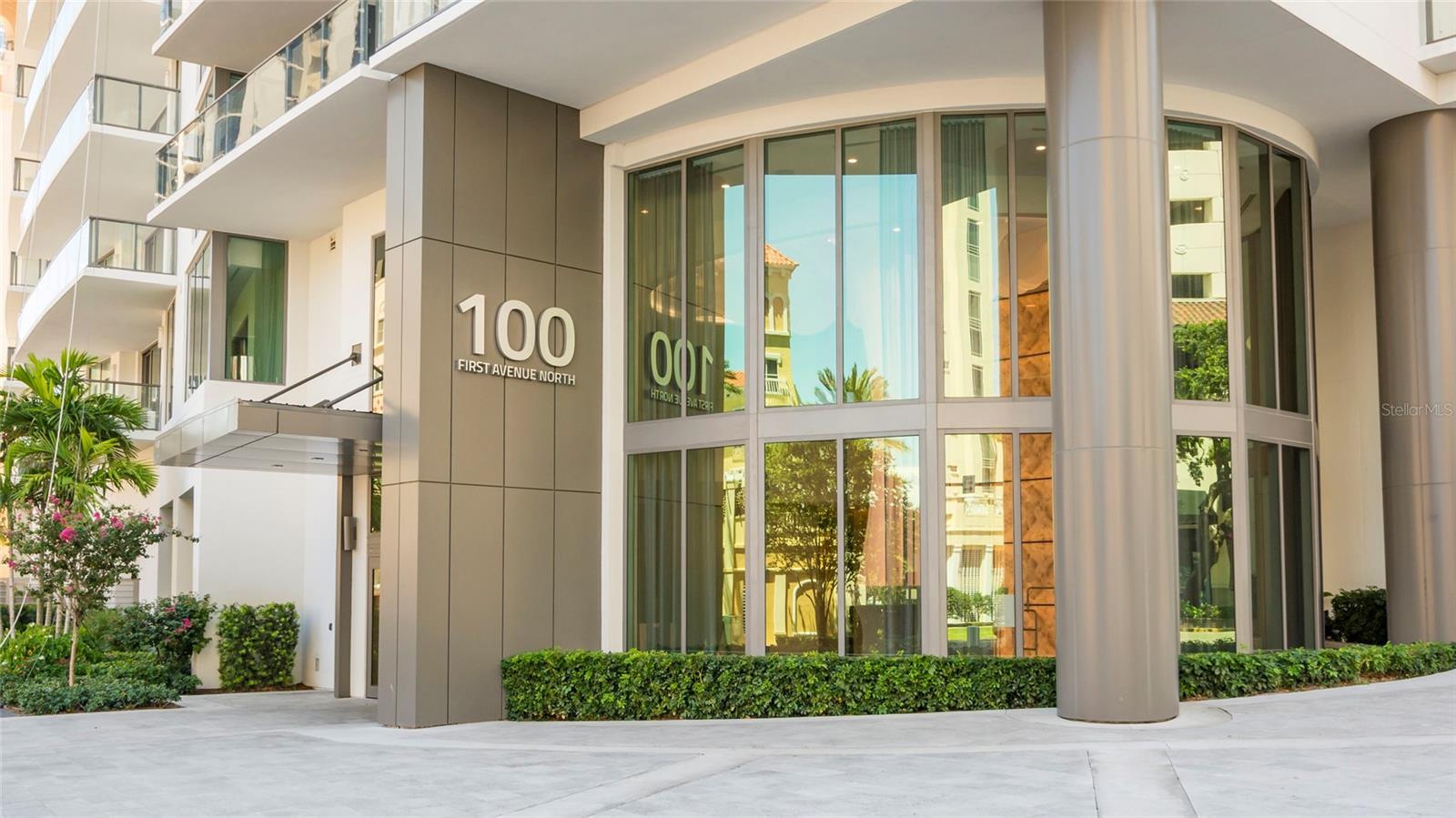 Listing photo id 0 for 100 1st Avenue N 1804