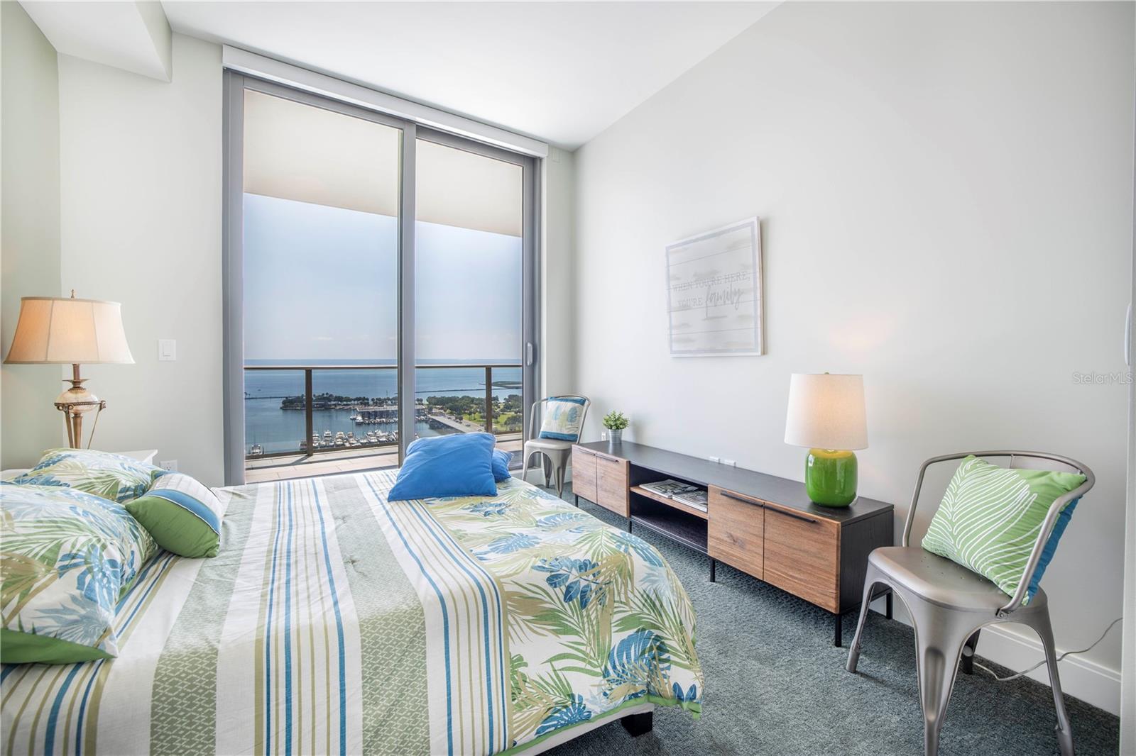 Listing photo id 18 for 100 1st Avenue N 1804