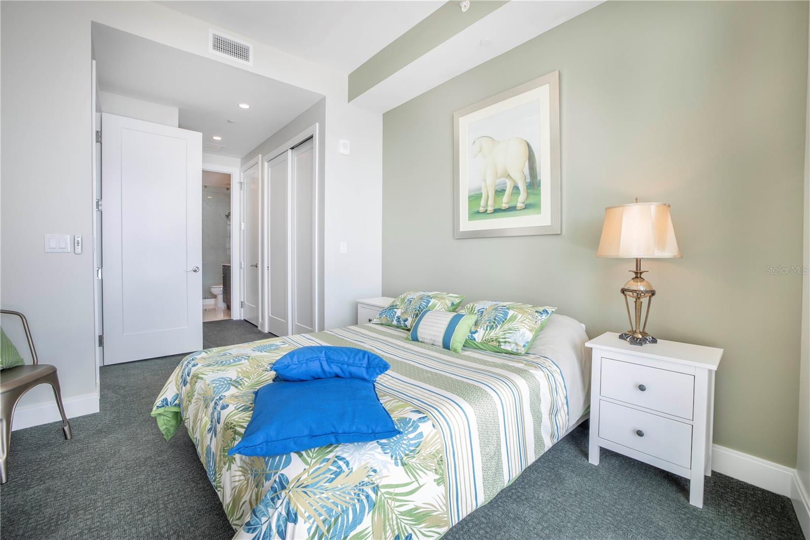 Listing photo id 19 for 100 1st Avenue N 1804