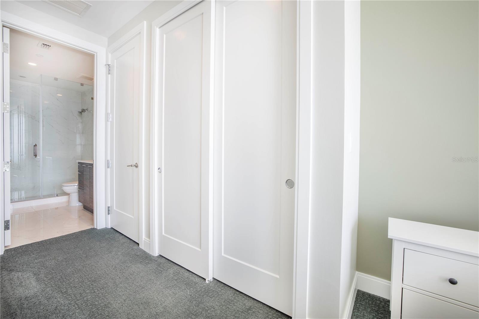 Listing photo id 20 for 100 1st Avenue N 1804