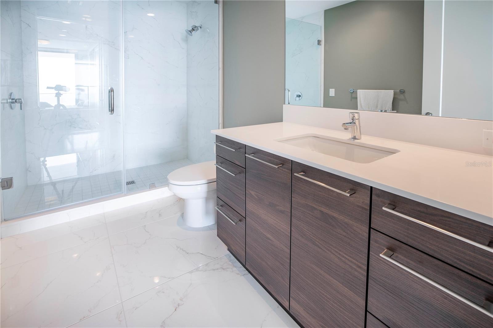 Listing photo id 21 for 100 1st Avenue N 1804