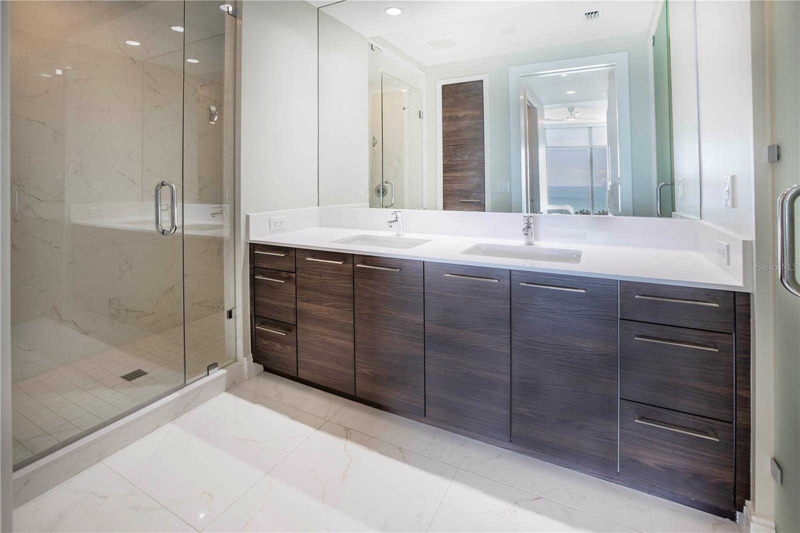 Listing photo id 22 for 100 1st Avenue N 1804