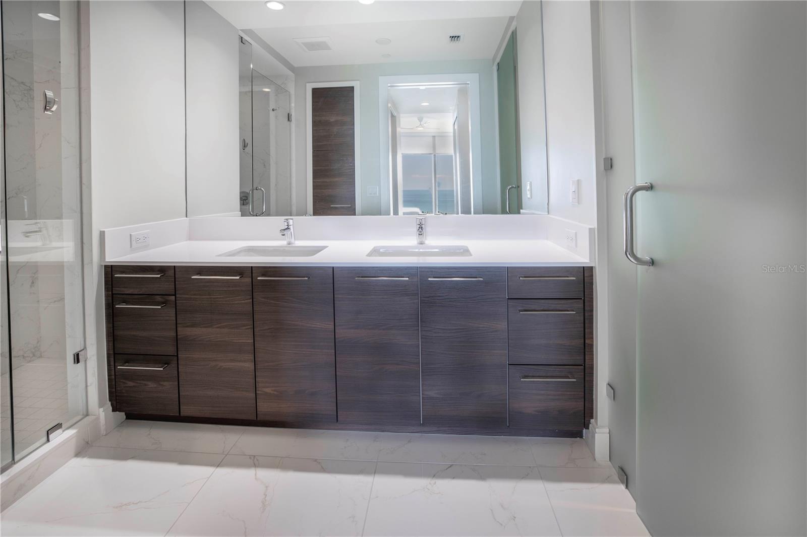 Listing photo id 23 for 100 1st Avenue N 1804