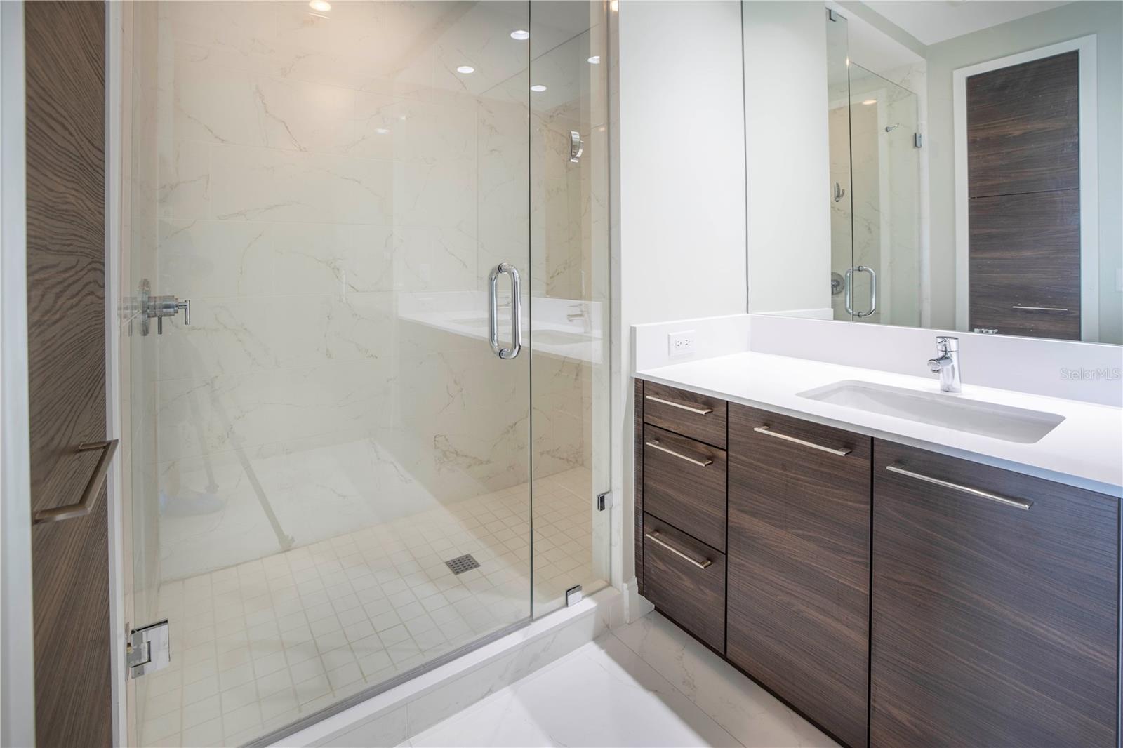 Listing photo id 24 for 100 1st Avenue N 1804