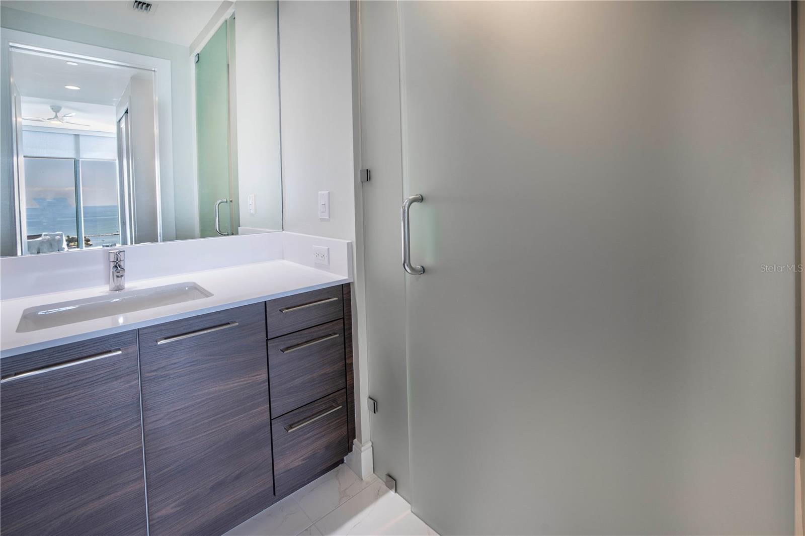 Listing photo id 25 for 100 1st Avenue N 1804