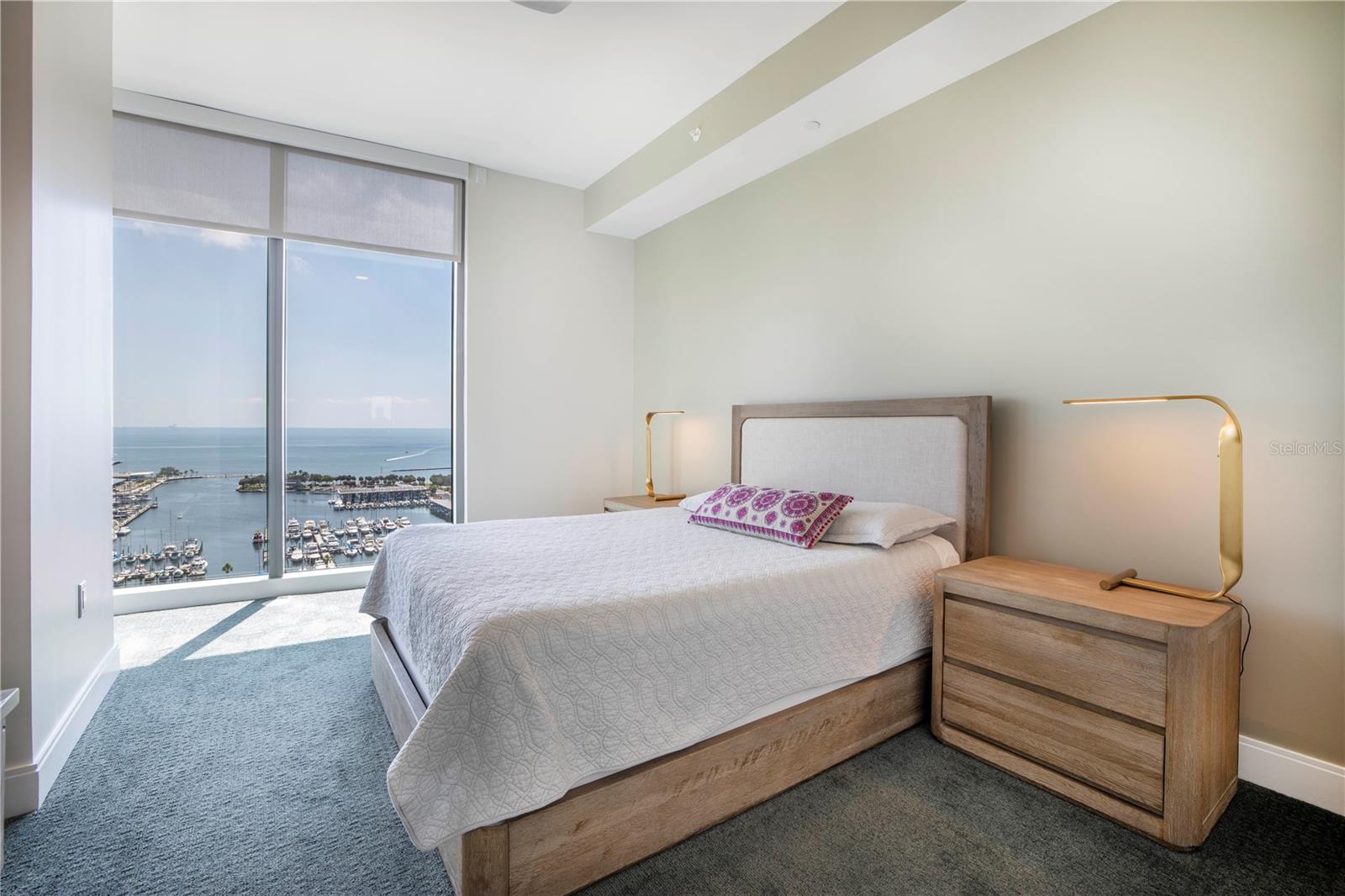 Listing photo id 27 for 100 1st Avenue N 1804