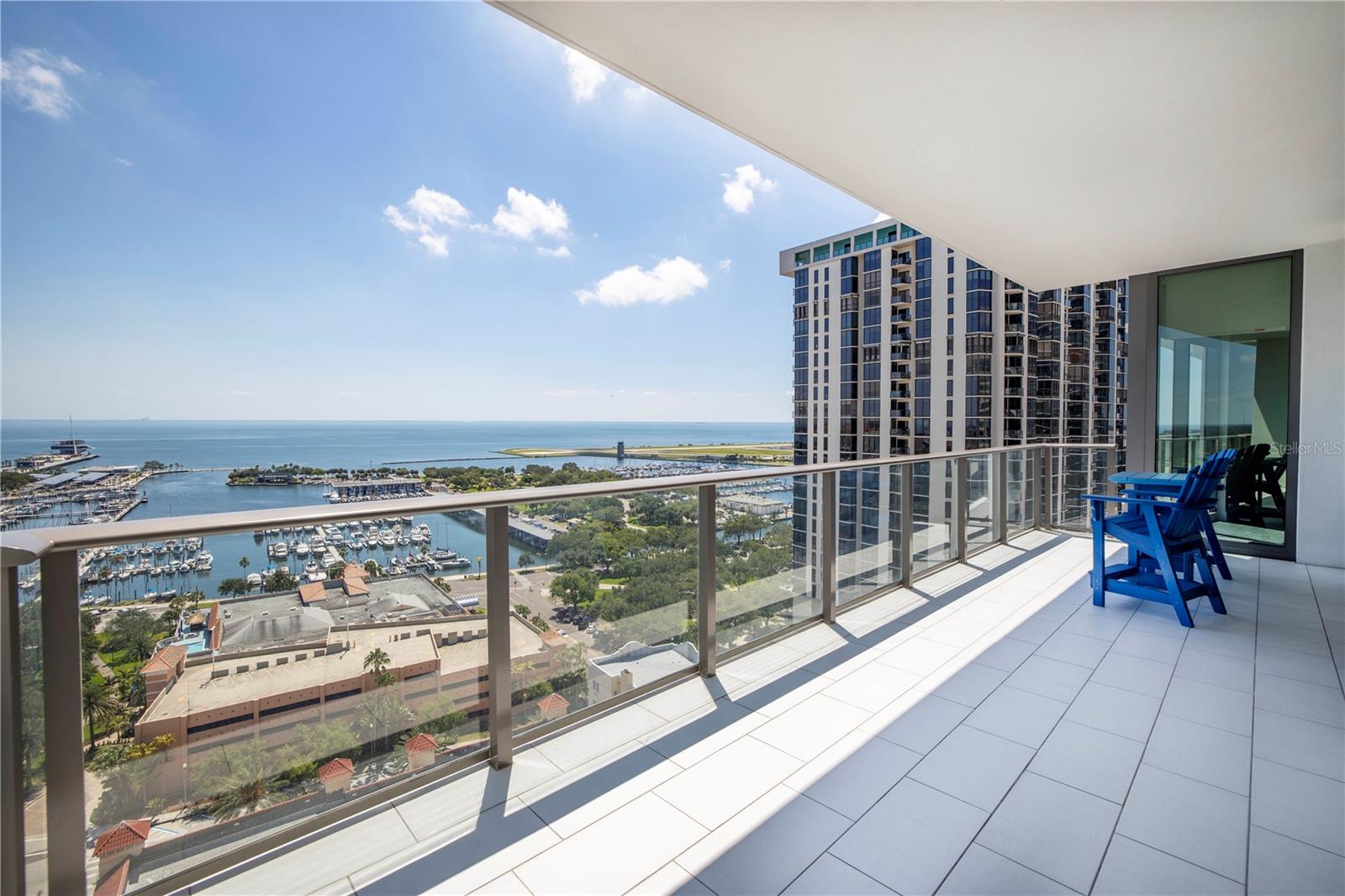 Listing photo id 1 for 100 1st Avenue N 1804