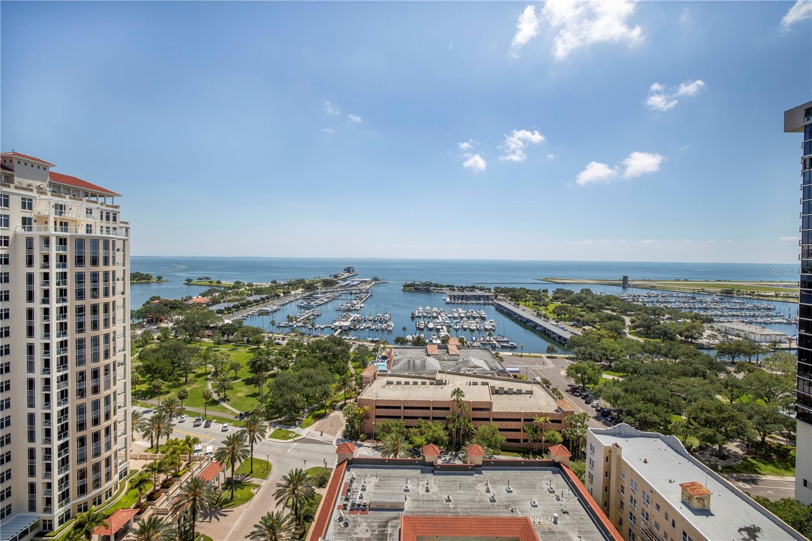 Listing photo id 34 for 100 1st Avenue N 1804