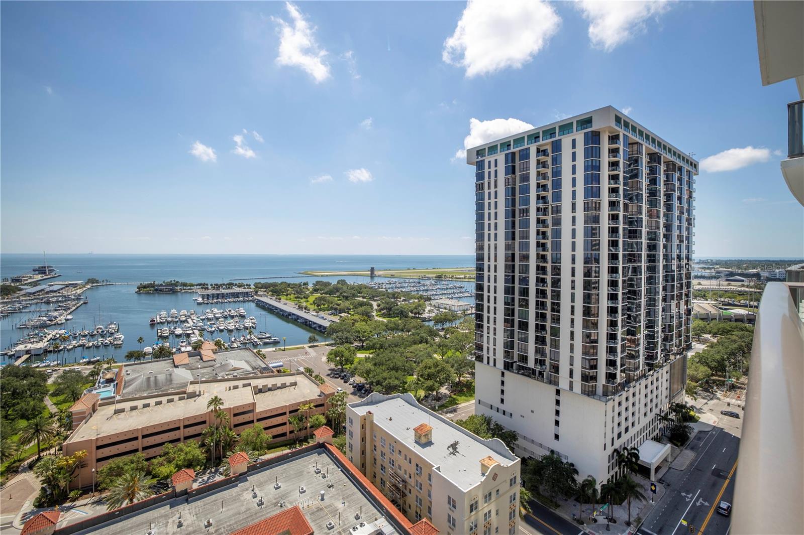 Listing photo id 36 for 100 1st Avenue N 1804