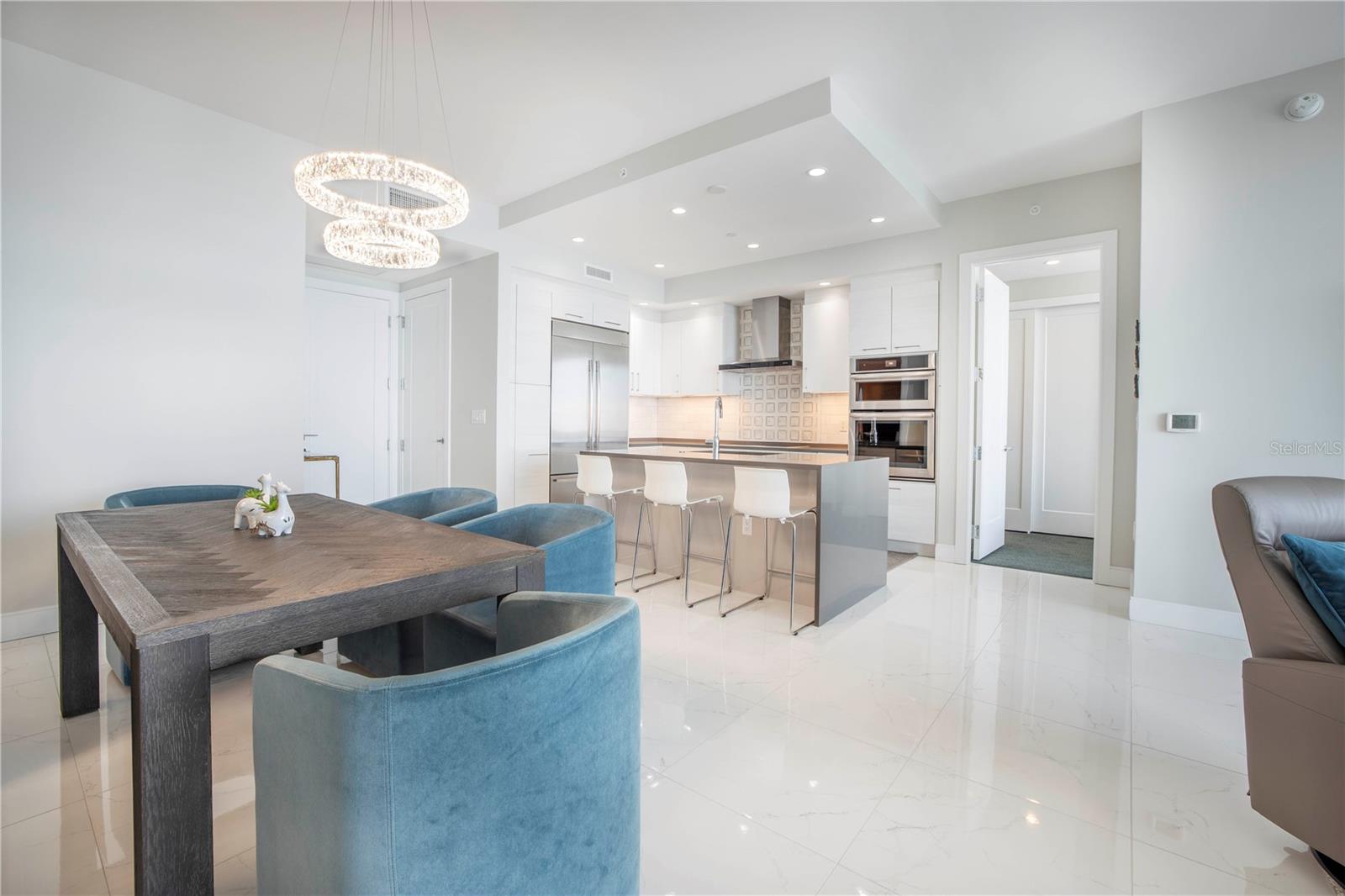 Listing photo id 2 for 100 1st Avenue N 1804