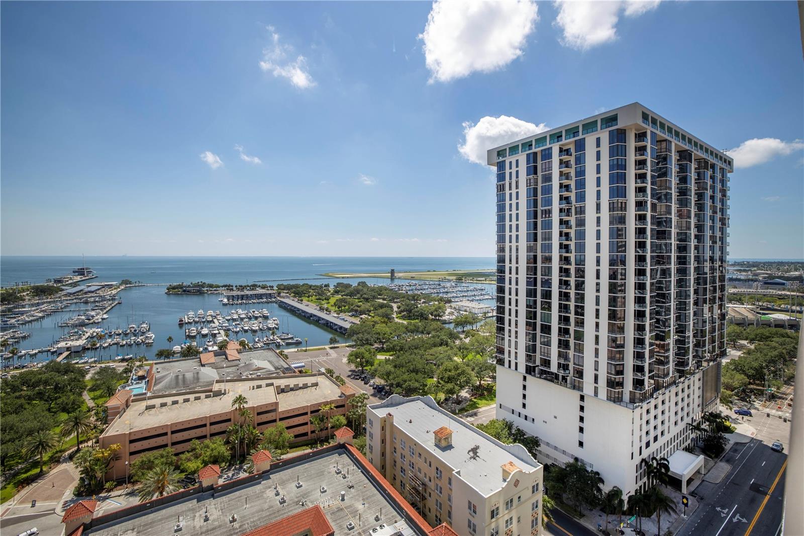 Listing photo id 38 for 100 1st Avenue N 1804