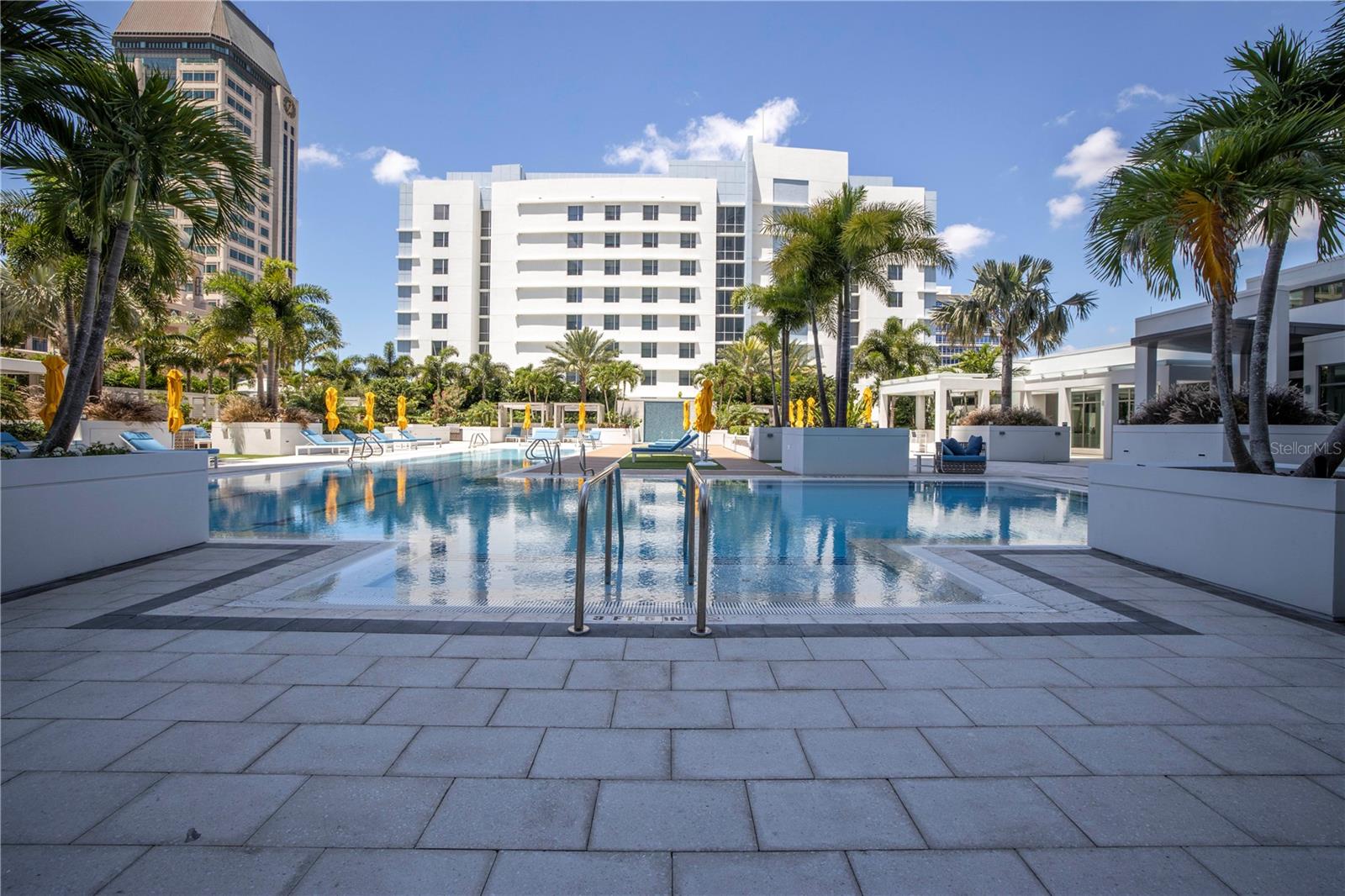 Listing photo id 45 for 100 1st Avenue N 1804