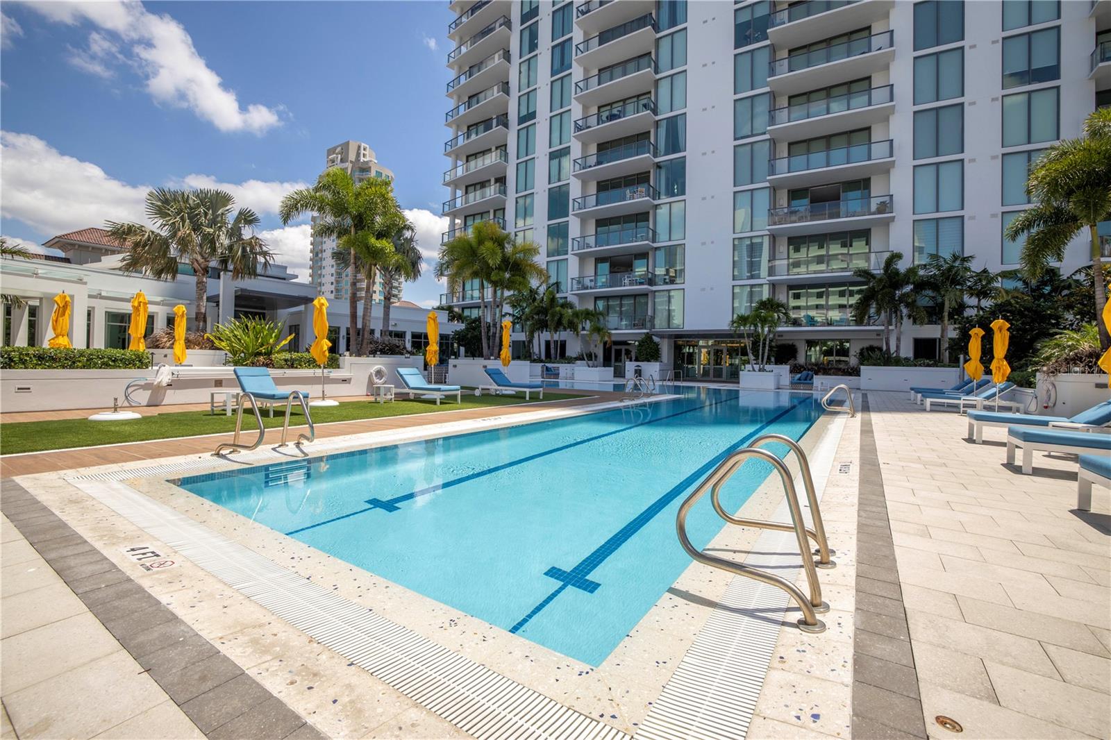 Listing photo id 47 for 100 1st Avenue N 1804