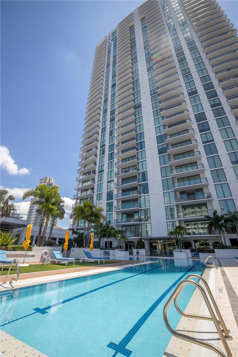 Listing photo id 48 for 100 1st Avenue N 1804