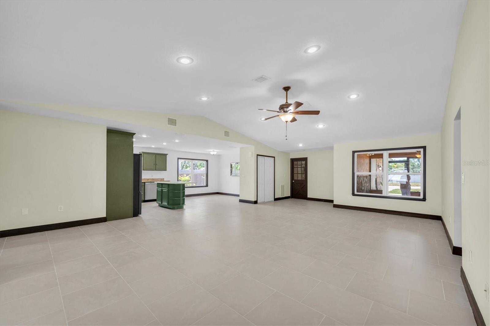 Listing photo id 8 for 11797 David Court