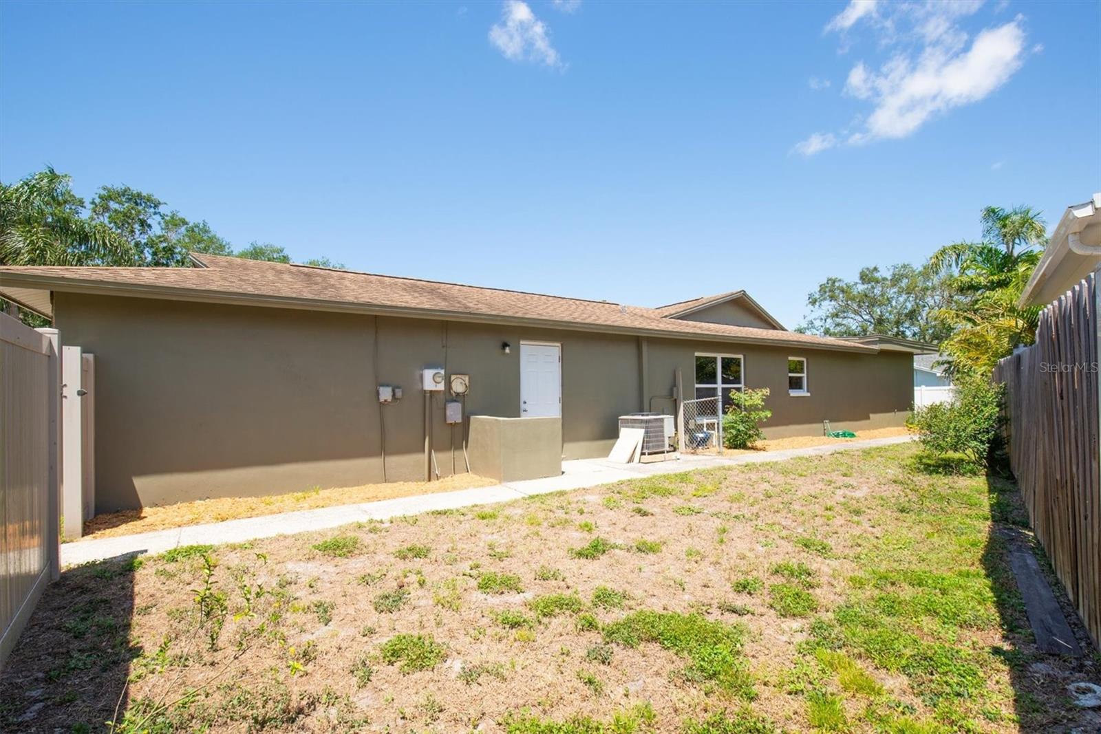 Listing photo id 35 for 11797 David Court